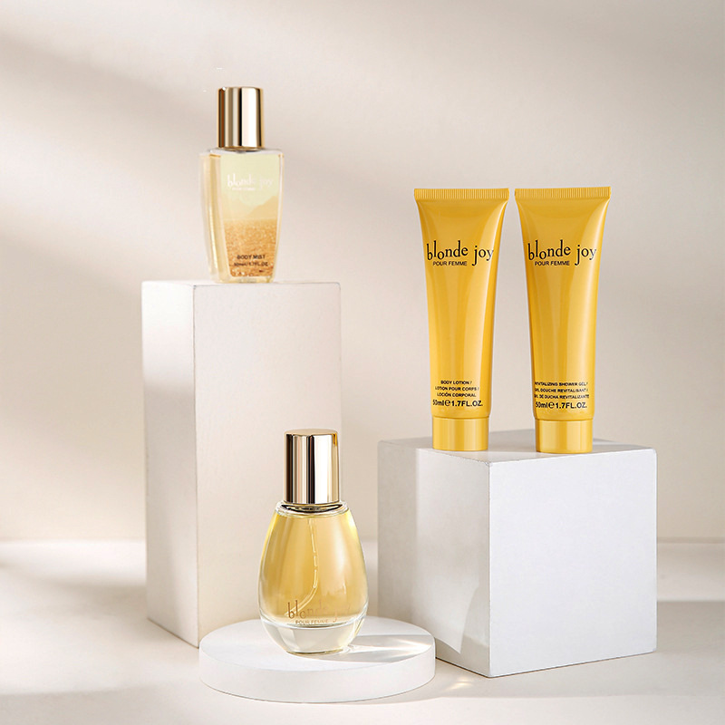 Darčeková súprava starostlivosti o pleť do kúpeľov obsahuje sprchový gél, telové mlieko, telovú hmlu a parfum pre ženy